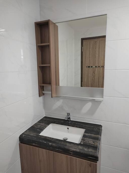 ג'והור בהרו Central Park Homestay מראה חיצוני תמונה